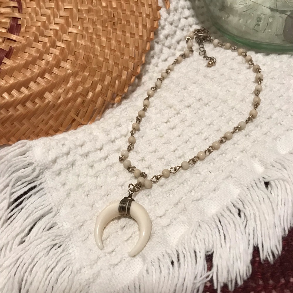 Horn necklace